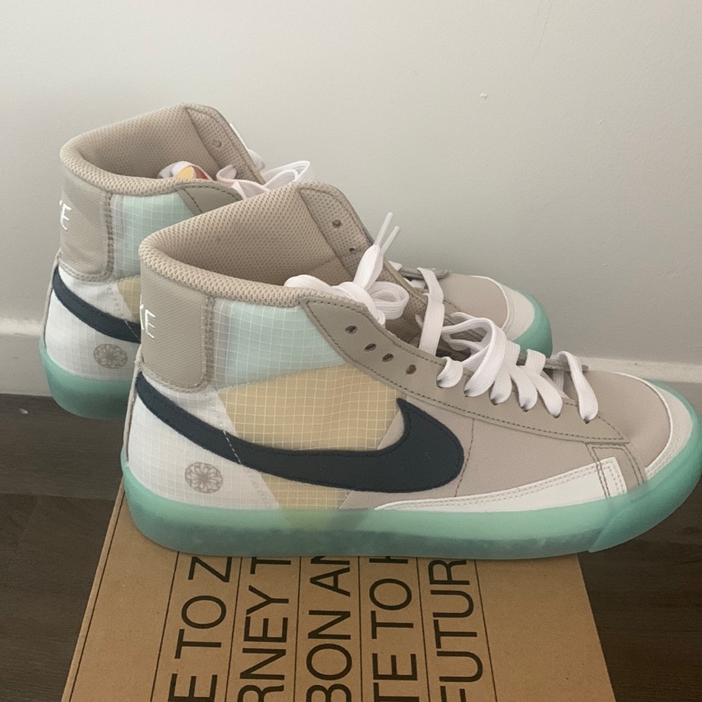 Nike Mid ‘77 (GS) Sneakers 7Y